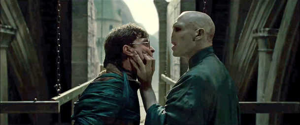 Harry Potter: Představitel Voldemorta nechápe jedovatost, s jakou lidé odsuzují J.K. Rowling | Fandíme filmu