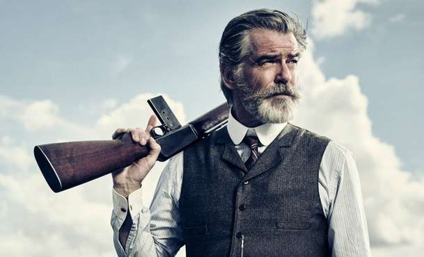 Unholy Trinity: Pierce Brosnan a Samuel L. Jackson ve westernu plném pomsty | Fandíme filmu