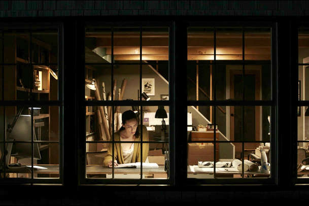 The Night House: V novém hororu je zrcadlová realita děsivější než duchové | Fandíme filmu