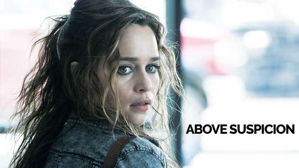 Above Suspicion: Akční thriller s Emilií "Daenerys" Clarke v řízné upoutávce | Fandíme filmu