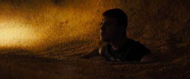 Silo: V klaustrofobickém dramatu se mladík pomalu dusí v sýpce | Fandíme filmu