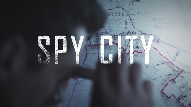 Spy City: Špionážní thriller natáčený v Česku se představuje ve stylové upoutávce | Fandíme serialům