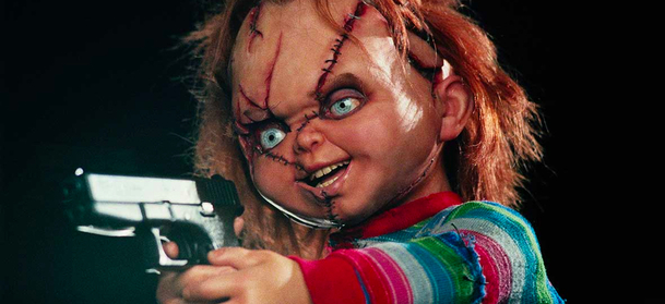 Chucky: Teaser odhaluje, jak se vyrábí vraždící panenka | Fandíme serialům