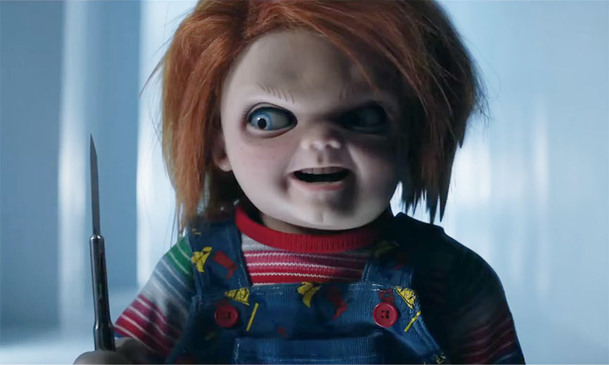Chucky: Teaser odhaluje, jak se vyrábí vraždící panenka | Fandíme serialům