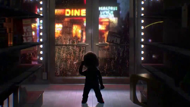 Chucky: Teaser odhaluje, jak se vyrábí vraždící panenka | Fandíme serialům