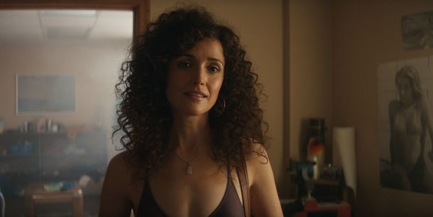 Physical: Rose Byrne se dala na aerobik v první upoutávce | Fandíme serialům