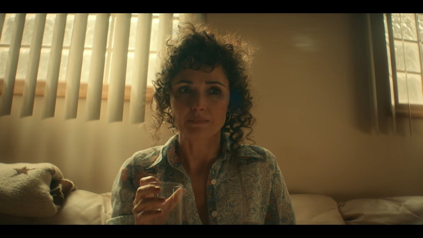 Physical: Rose Byrne se dala na aerobik v první upoutávce | Fandíme serialům