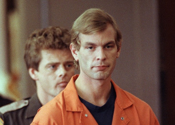 Monster: The Jeffrey Dahmer: Řádění nechvalně proslulého zabijáka čeká seriálové zpracování | Fandíme serialům