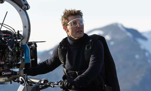 Mission: Impossible 7: Desetiminutový film o filmu detailně rozebírá akční sebevraždu | Fandíme filmu