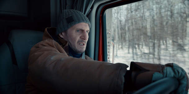 The Ice Road: Liam Neeson je ten nejhustší řidič kamionu pod sluncem | Fandíme filmu