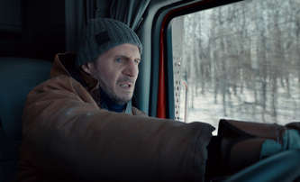 The Ice Road: Liam Neeson je ten nejhustší řidič kamionu pod sluncem | Fandíme filmu