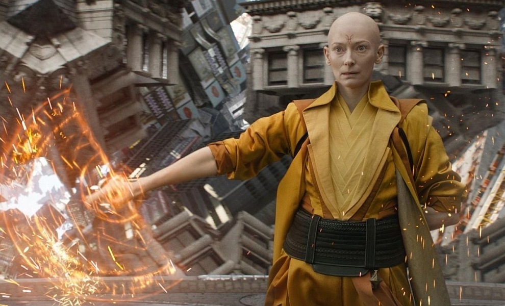 Šéf Marvelu lituje, že obsadili Tildu Swinton do Doctora Strange