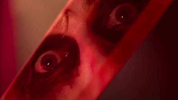 Poslední noc v Soho: Neony prosáklá noční můra v traileru slibuje mrazivý zážitek | Fandíme filmu