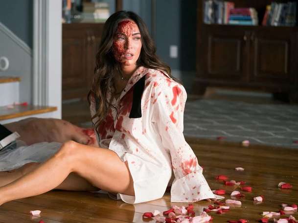 Till Death: Megan Fox je připoutaná k mrtvému manželovi – 1. trailer | Fandíme filmu