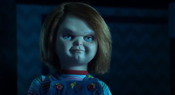 Chucky: Plnohodnotný trailer láká na výživné vraždění a středoškolské prostředí | Fandíme serialům
