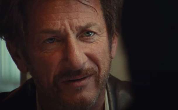 Flag Day: Sean Penn padělá prachy a prchá před zákonem | Fandíme filmu