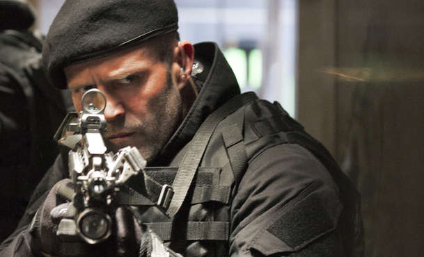 The Beekeeper: Jason Statham dostal posily do své včelařské špionáže | Fandíme filmu