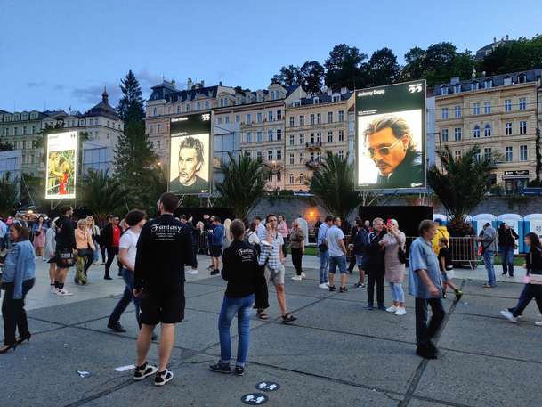 55. KVIFF: Ročník ve znamení respirátorů, deště a skvělých filmů | Fandíme filmu