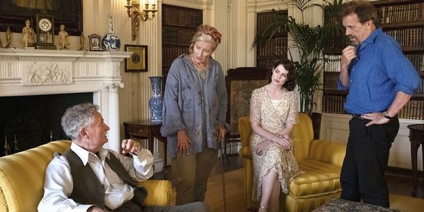 Proč nepožádali Evanse?: K třídílné adaptaci se přidala Emma Thompson s Jimem Broadbentem | Fandíme serialům