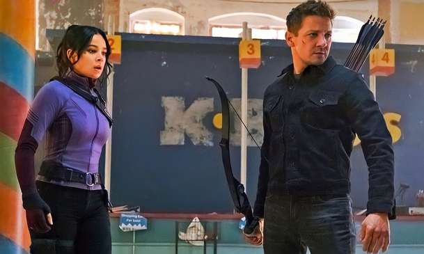 Hawkeye: V novém traileru se marvelovský lučištník chystá na Vánoce v akci | Fandíme filmu