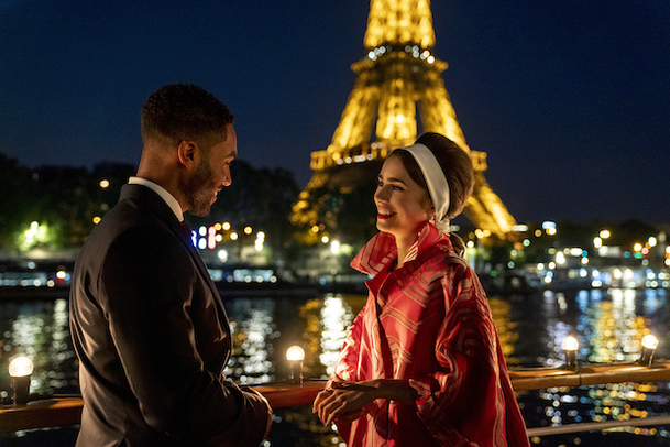 Emily in Paris: Lily Collins vyrazila na dovolenou v první upoutávce ke druhé řadě | Fandíme serialům