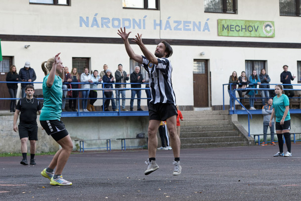 Národní házená: Sportovní komedie od režiséra Lajny vzniká exkluzivně pro Voyo | Fandíme serialům