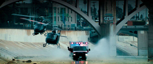Ambulance: Smrtící úprk sanitkou v akčním traileru na novinku Michaela Baye | Fandíme filmu