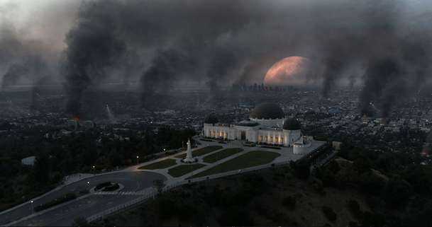 Moonfall: V katastrofickém traileru dostává Země na frak | Fandíme filmu