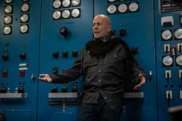 Deadlock: Bruce Willis jako padouch neváhá zaplavit celé město | Fandíme filmu