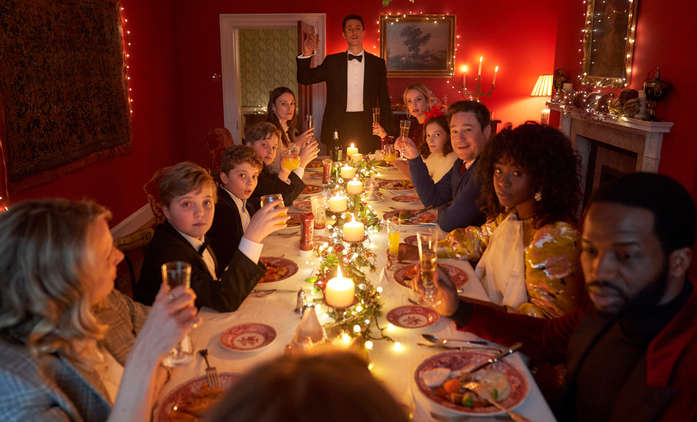 Silent Night: V apokalyptické komedii se slaví Vánoce konci světa navzdory | Fandíme filmu