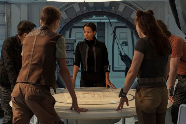 Ztraceni ve vesmíru 3: Sci-fi od Netflixu vypadá v traileru epicky | Fandíme serialům
