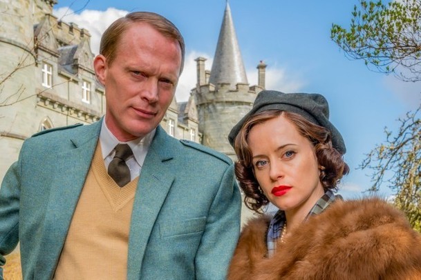 Skandál po anglicku 2: Parádní trailer vábí na skandální rozvod vévody a vévodkyně z Argyllu | Fandíme serialům