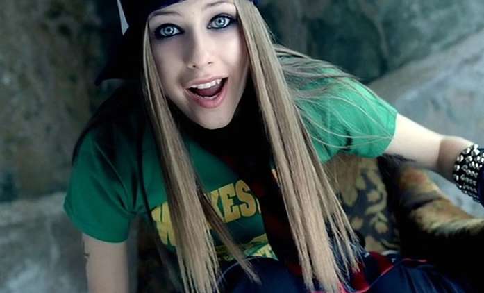 Sk8er Boi: Z písničky Avril Lavigne bude celovečerní film | Fandíme filmu