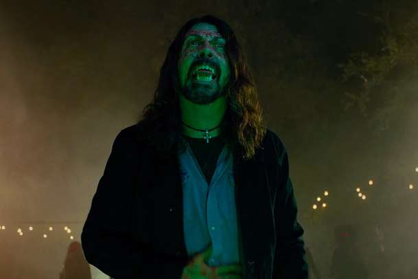 Studio 666: Nový trailer hororového blbnutí s kapelou Foo Fighters | Fandíme filmu