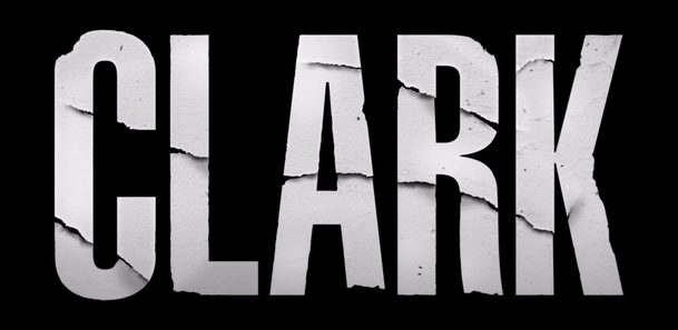 Clark: Bill Skarsgård se ujal role slavného švédského ganstera, mrkněte na první upoutávku | Fandíme serialům
