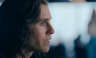 WeCrashed: Jared Leto promění multimilionový startup ve vlastní kult | Fandíme filmu