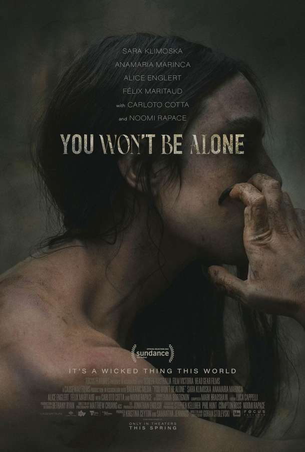 You Won't Be Alone: Výtečně hodnocený čarodějnický horor je citlivý i děsivý | Fandíme filmu