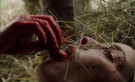You Won't Be Alone: Výtečně hodnocený čarodějnický horor je citlivý i děsivý | Fandíme filmu