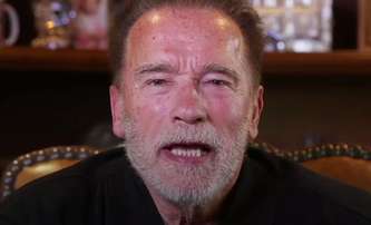 Schwarzenegger v edukativním videu vyjevuje Rusům pravdu | Fandíme filmu