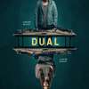 Dual: Karen Gillan bojuje sama proti sobě o život – trailer | Fandíme filmu