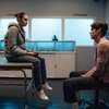 Dual: Karen Gillan bojuje sama proti sobě o život – trailer | Fandíme filmu