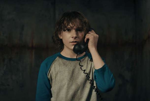 Černý telefon: Úchylný únosce dětí míří do našich kin, je tu nová upoutávka | Fandíme filmu