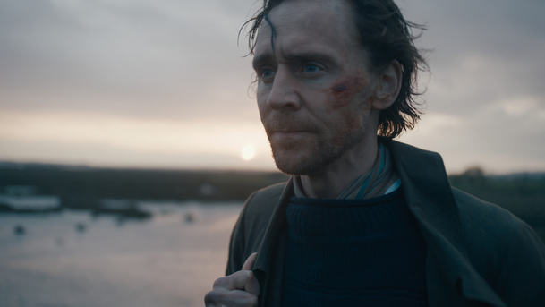 Nestvůra z Essexu: Tom Hiddleston se potýká s obřím hadem – trailer | Fandíme serialům