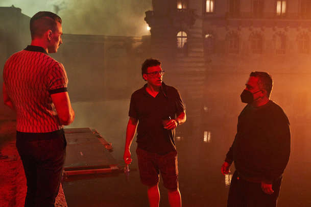 Šedý muž: Pražský akční spektákl má nové fotky a datum premiéry | Fandíme filmu
