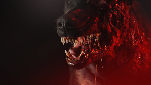 Resident Evil: Trailery představují chystanou brutální zombie zábavu | Fandíme serialům
