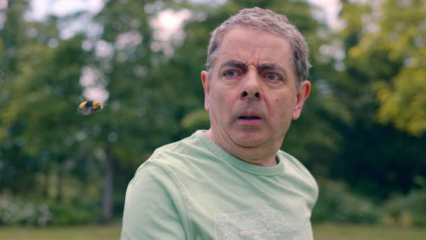 Včela na mušce: Mr. Bean nahání včelu, podívejte se na trailer | Fandíme serialům