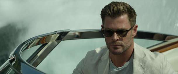 Spiderhead: Chris Hemsworth má pro Milese Tellera „lék na lásku“ | Fandíme filmu