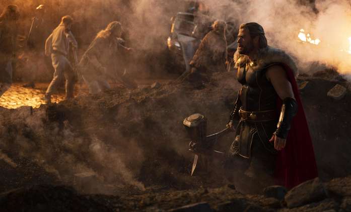 Thor: Láska jako hrom – Nové kladivo v akci a další nabité upoutávky | Fandíme filmu