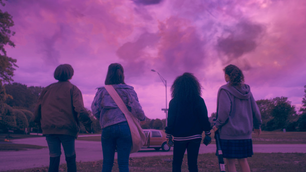 Paper Girls: Náhrada za Stranger Things se blíží, pusťte si trailer | Fandíme serialům