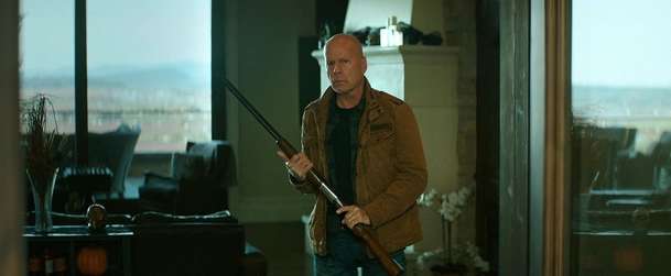 Detective Knight: Rogue – Bruce Willis vs. maskovaní banditi | Fandíme filmu